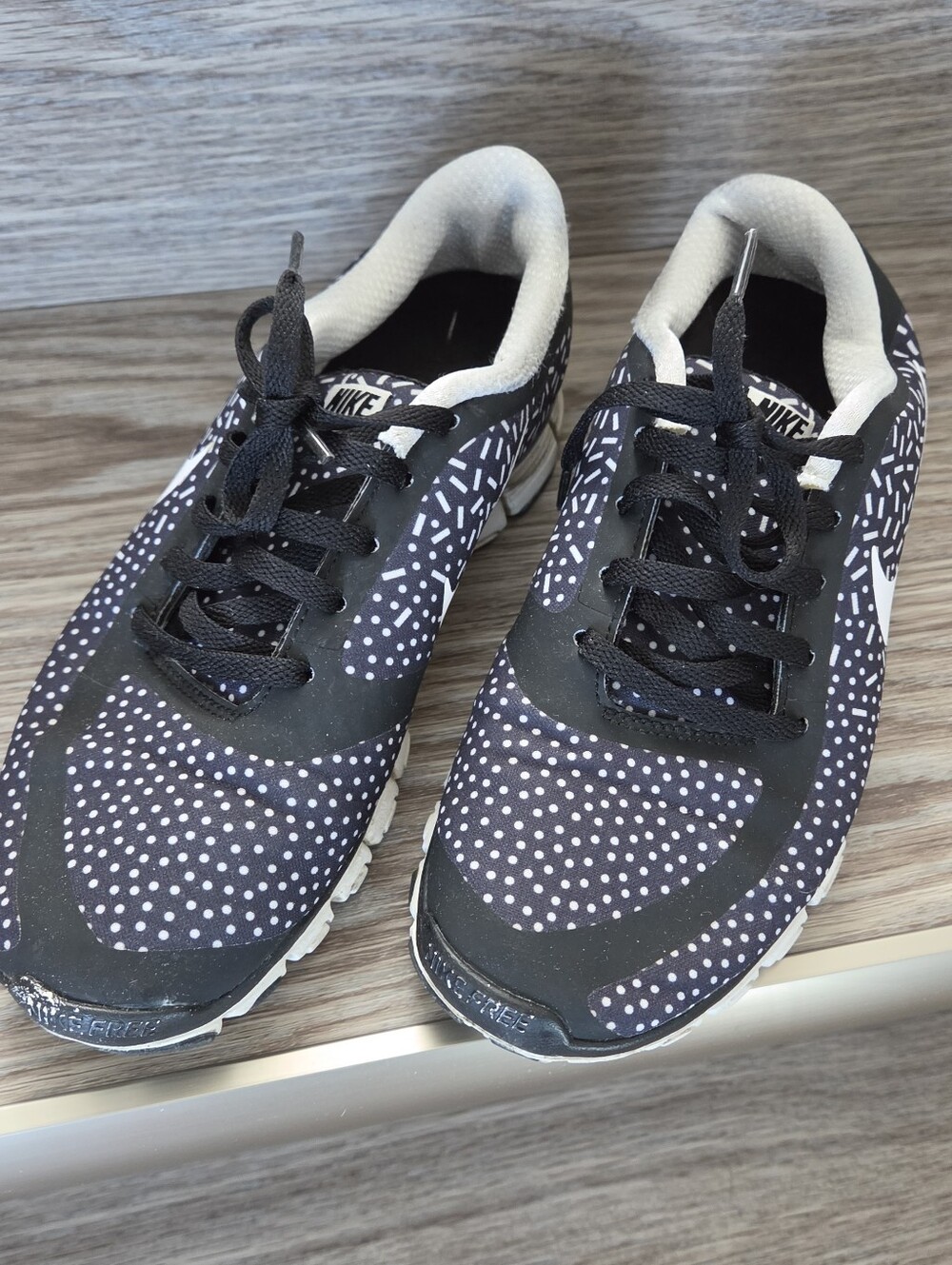Nike | Size 8 Women's Runners Shoes Black Polka Dot